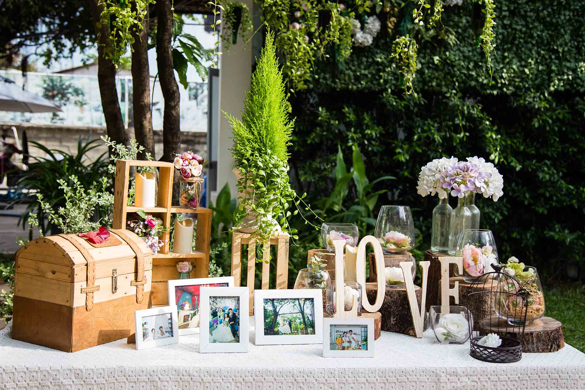 Tiệc Cưới Ngập Tràn Hoa Hồng Tại Le Jardin Tiệc Cưới Ngập Tràn Hoa Hồng Tại Le Jardin